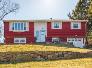 3 Parkwood Terrace Dr, Danbury, CT 06811
