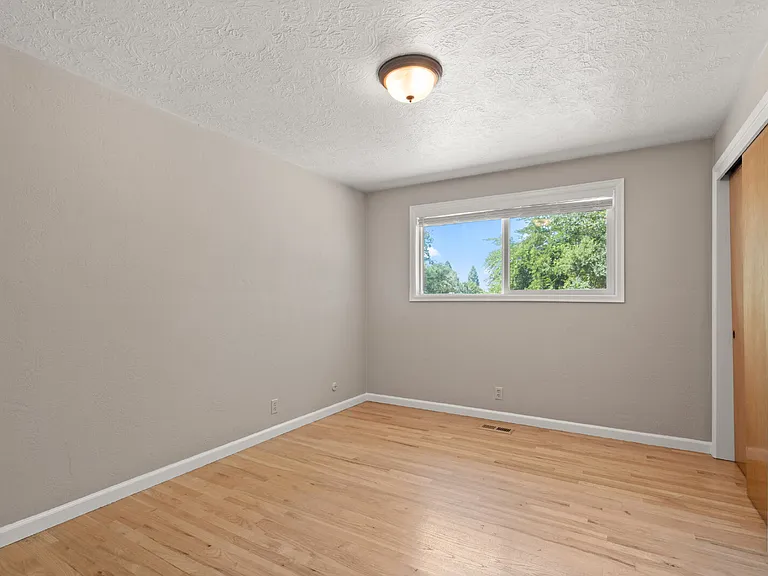 2041 Hybiscus St — Photo 12