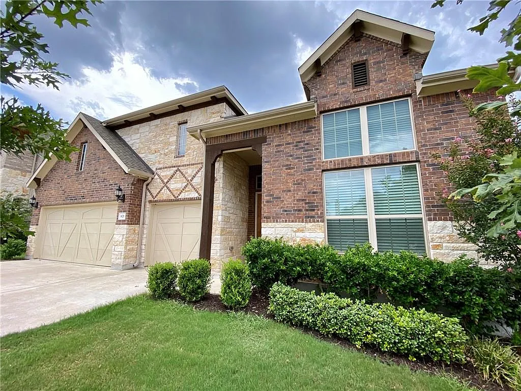 4 bed, 2.5 bath, 2926 sqft, $2,999 — Photo 1