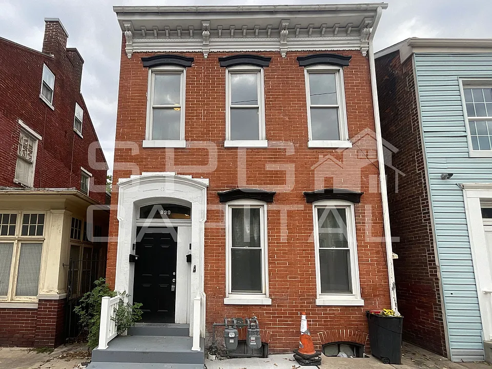 839 E Market St