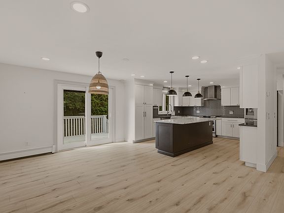 5th image of 18 Waterman St