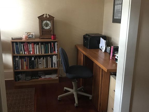 Small office off main bedroom 