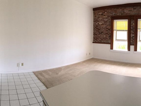 4th image of 2271 1st St Ste 10