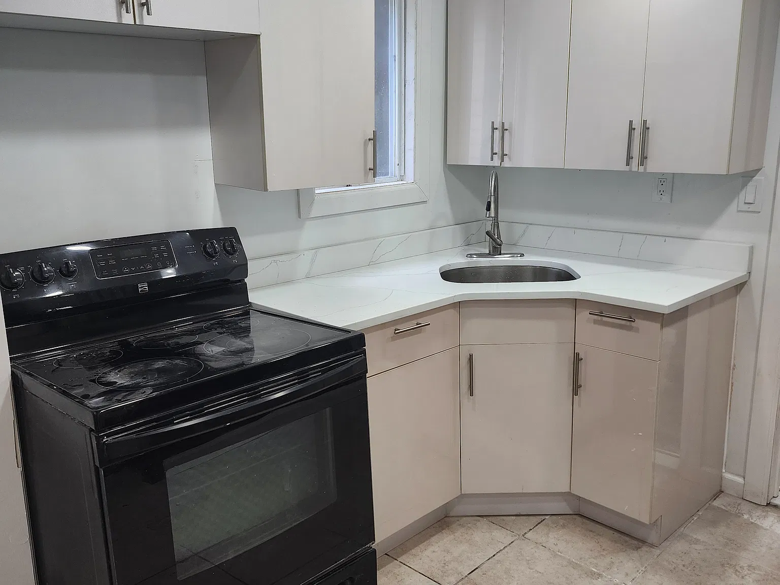 76 Lake St — Photo 1
