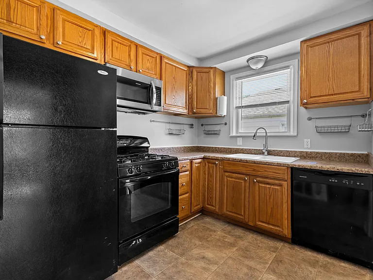 21328 Audette St — Photo 13