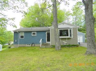 4 Maynard Dr, Topsham, ME 04086