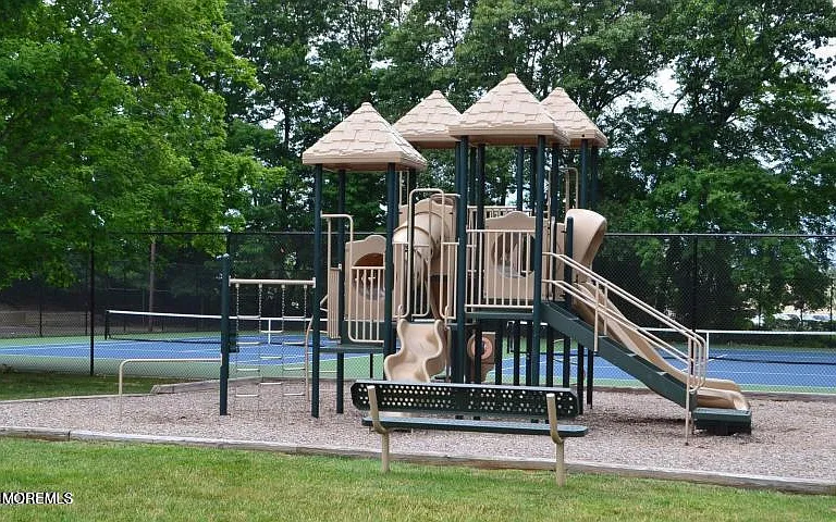 80 Bradford Ct — Photo 11