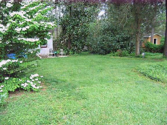 Rear yard & white 10x10 storage bldg