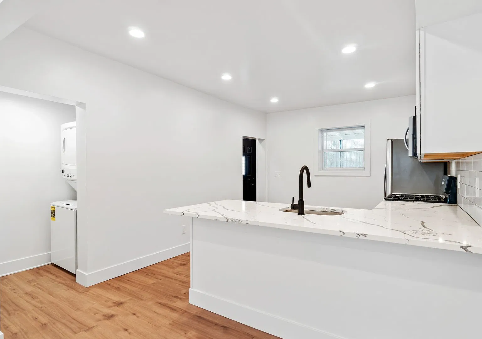 Student Housing - South Side Flats — Photo 3