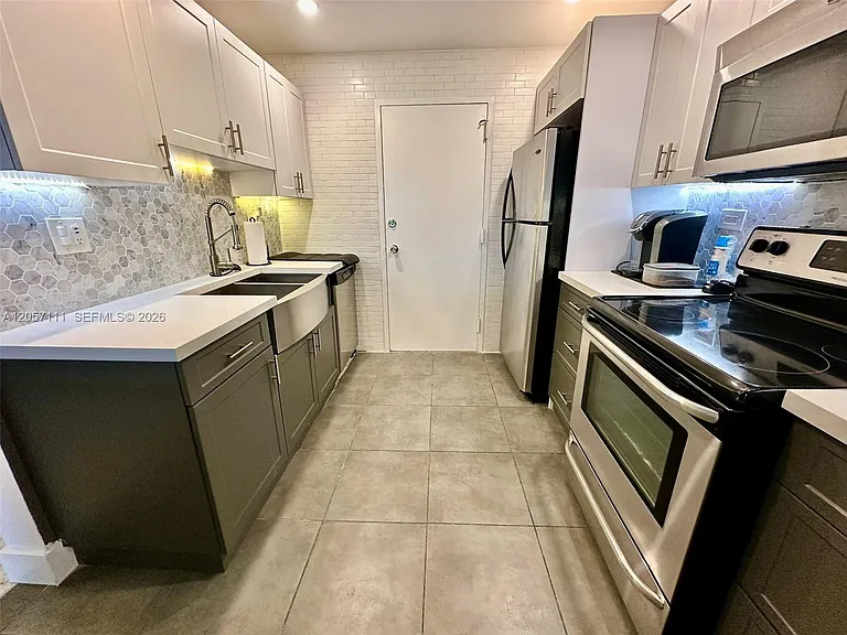 800 NE 195th St #314 — Photo 18