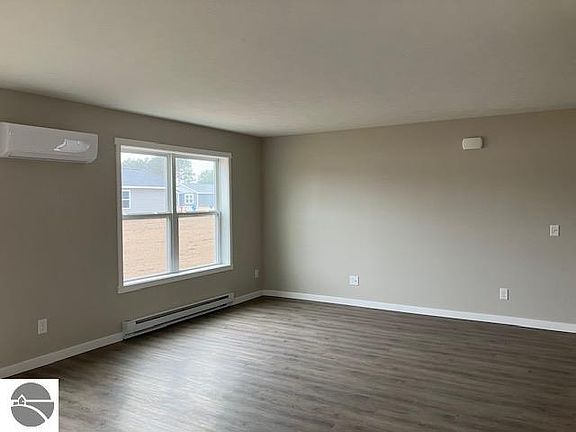 5th image of 4897 Meadowlark Ln
