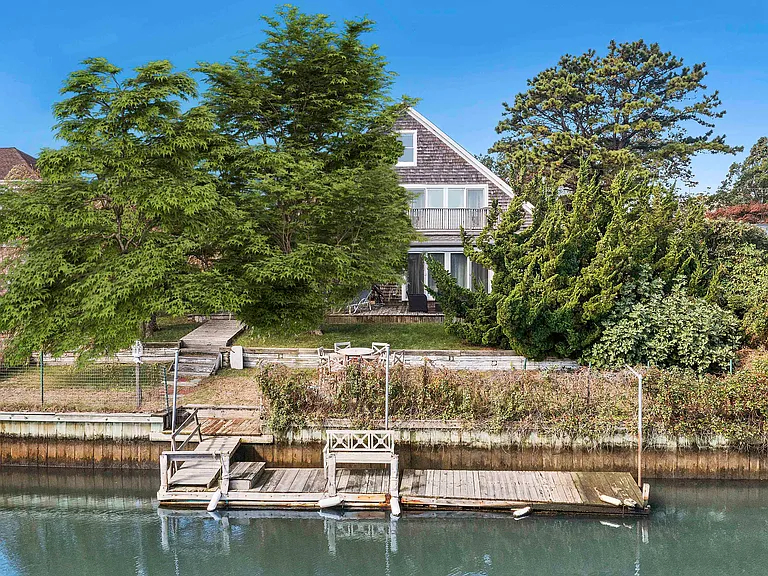 23 Whiting Rd — Photo 3