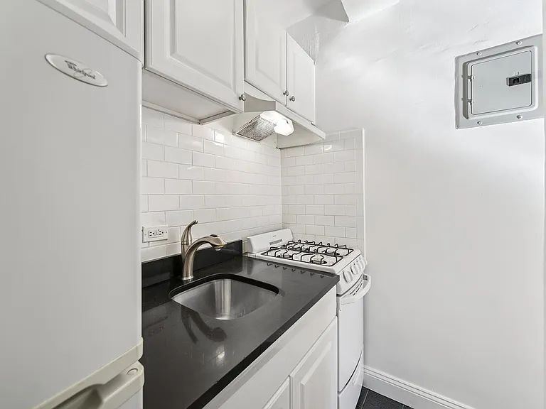 160 W 71st St #11U — Photo 10
