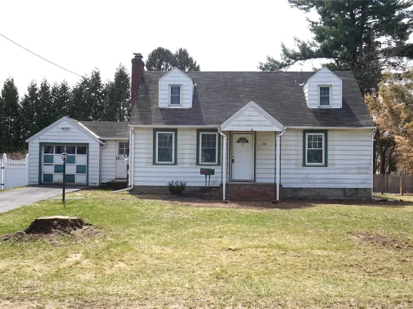 18 Crumwold Place, Hyde Park, NY 12538