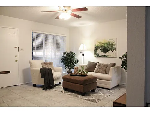 1021 Alvarado Dr SE Photo 1