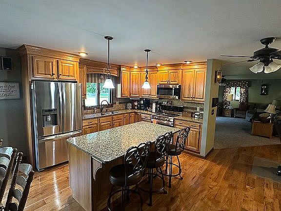 3rd image of 4 Carter Dr