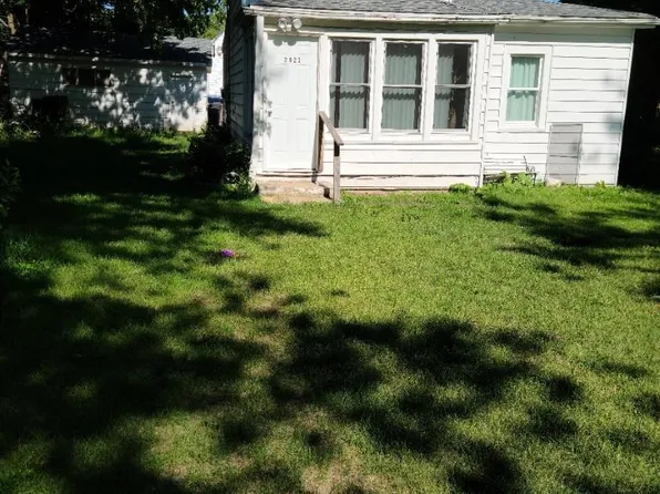 2923 Gilead Ave, Zion, IL 60099