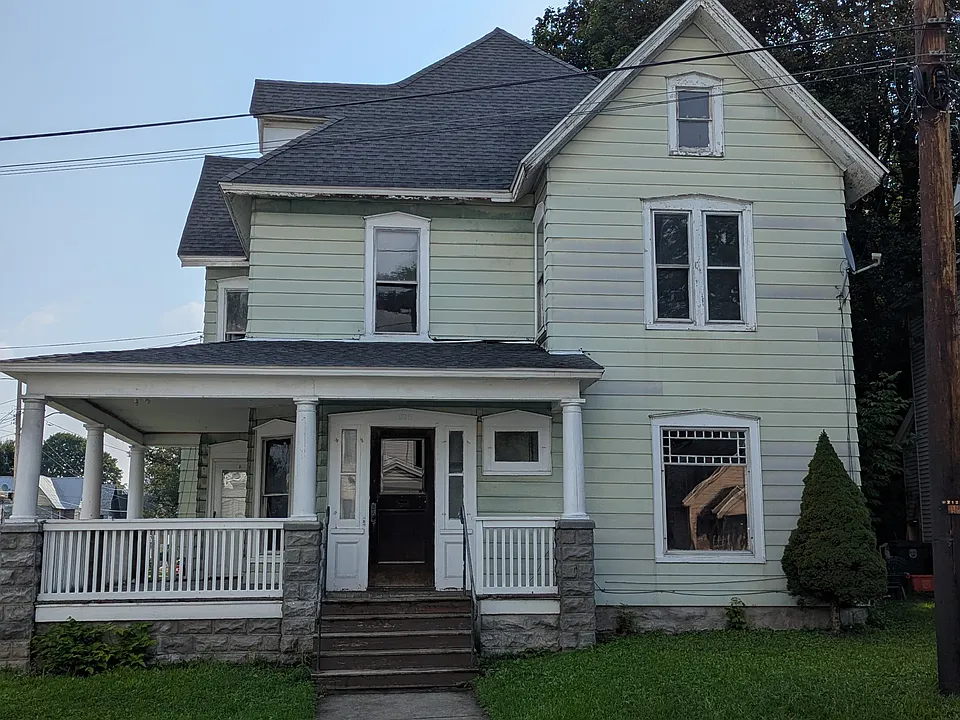 225 Forest Ave