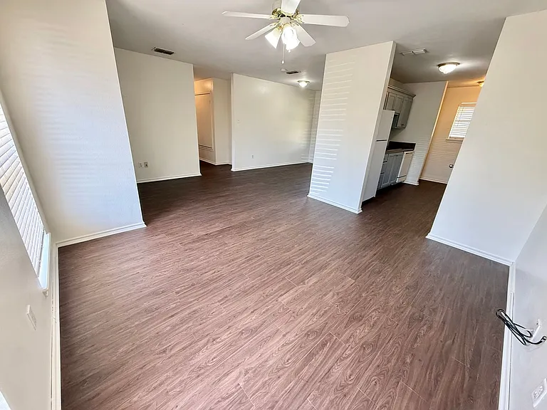 15210 Oaks West Dr — Photo 3