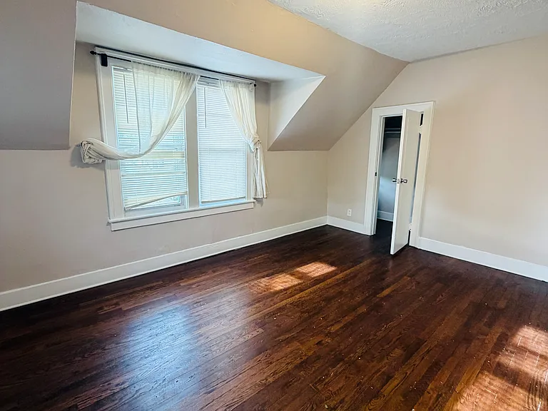 1007 Premont Ave — Photo 23