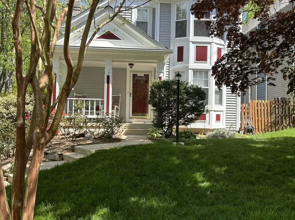 11985 Holly View Dr, Woodbridge, VA 22192