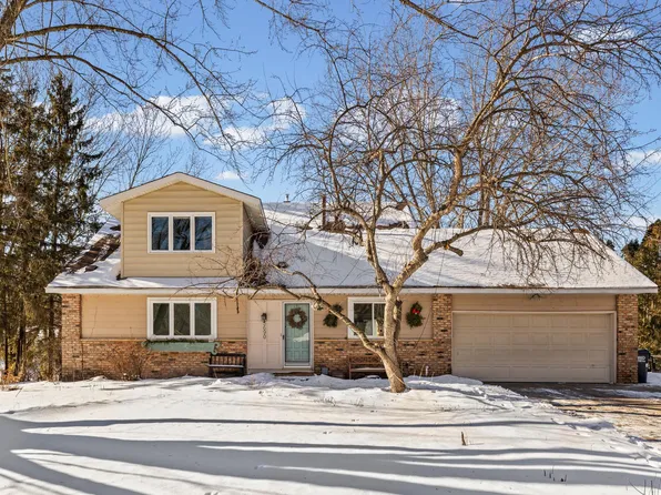 5690 136th Street Ct, Apple Valley, MN 55124