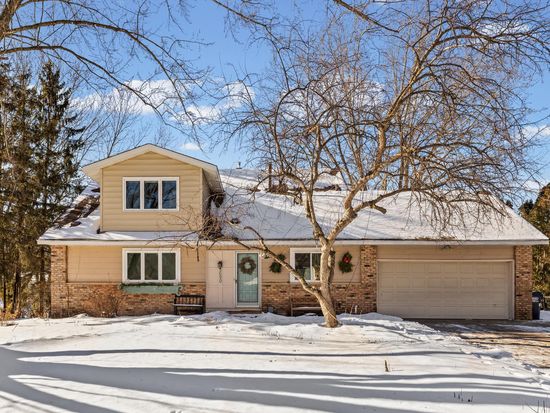 5690 136th Street Ct, Apple Valley, MN 55124