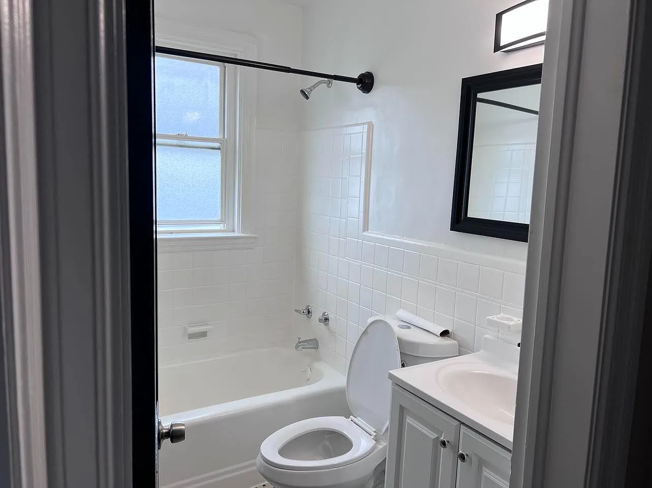 600 Main and 509 Montgomery Streets - 509 #2 - Studio — Photo 4