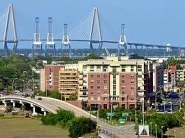 150 Bee St APT 516, Charleston, SC 29401