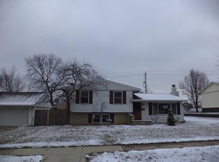 611 Bradley Dr, Bloomington, IL