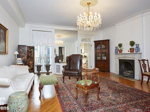 3rd image of 7 E 81st St