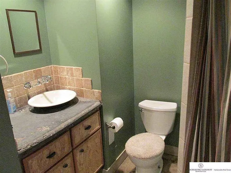 7402 Schuyler Dr — Photo 2