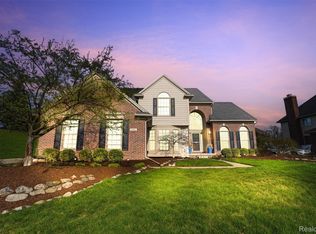 13982 Pleasant View Ct, Plymouth, MI 48170