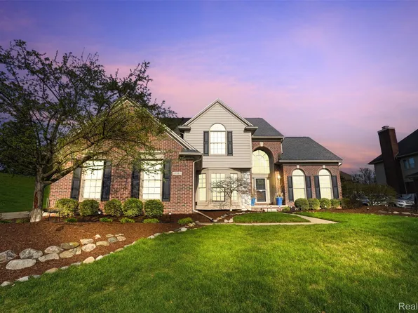 13982 Pleasant View Ct, Plymouth, MI 48170