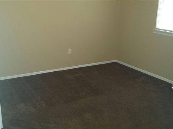 3rd image of 21906 Oakwood Ave