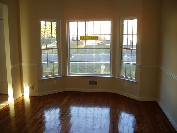 5th image of 407 Kaumana Dr