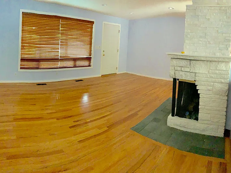 10643 SE 25th St — Photo 10