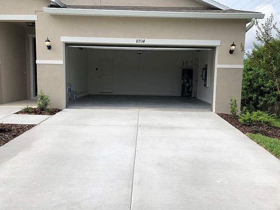 3rd image of 8934 Reserve Manor Dr