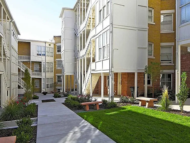 Kensington Apartments — Photo 17