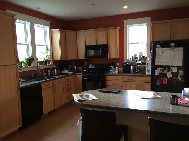 3 bed, 2376 sqft, $3,400 — Photo 4