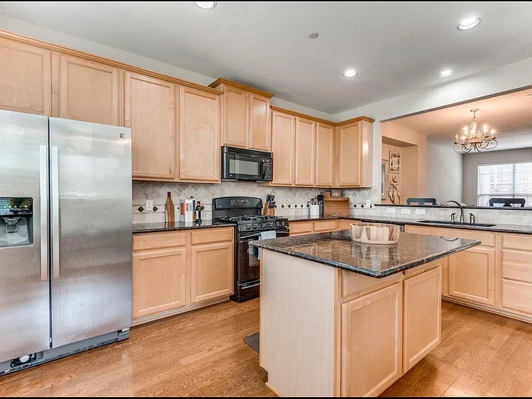 1421 Fox Run Dr — Photo 14