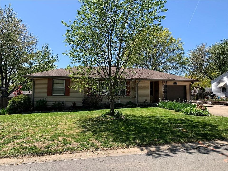 1st image of 2714 SE Trail St