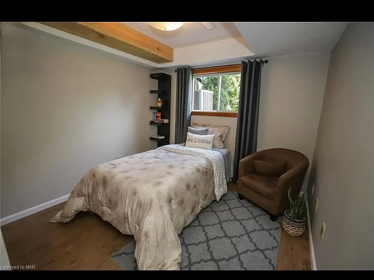 64 Chapel Hill Cres #LOWER — Photo 10