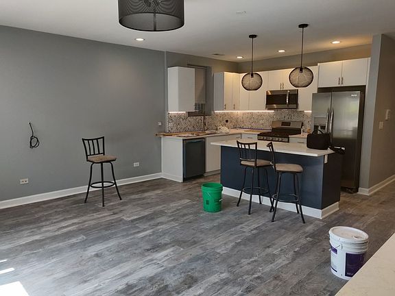 4th image of 2054 W Division St APT G