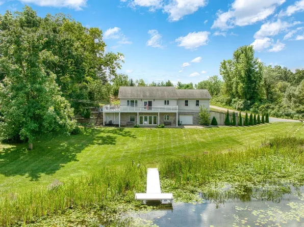 150 White Lake Dr, Brooklyn, MI 49230