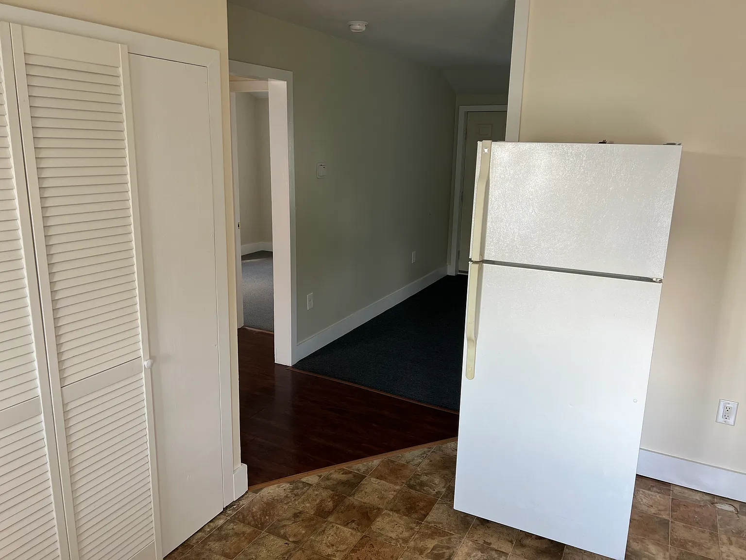2 bed, 800 sqft, $2,100 — Photo 3