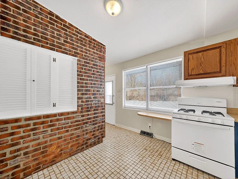 2321 Noll Dr — Photo 10