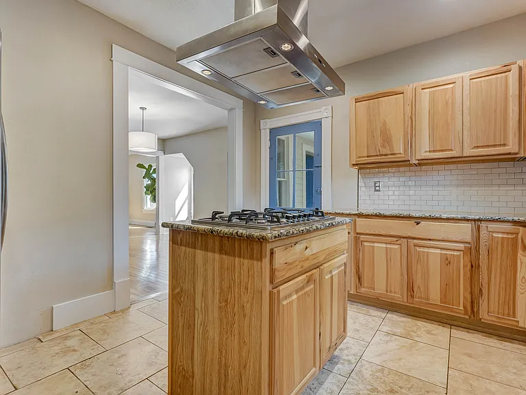 14 N Walnut St — Photo 7