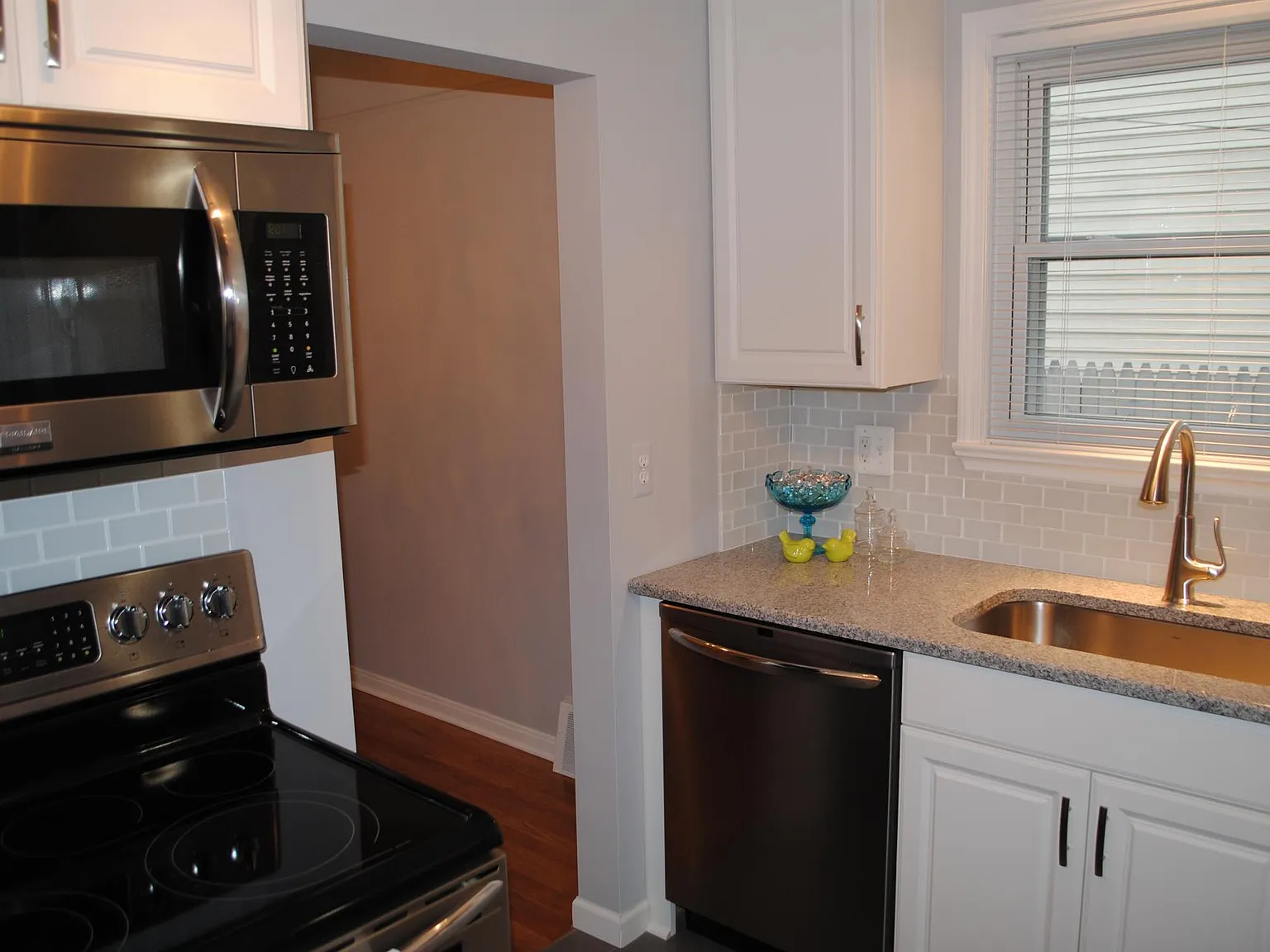 3 bed, 1200 sqft, $2,300 — Photo 2
