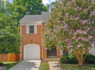 7412 Crestberry Ln, Bethesda, MD 20817
